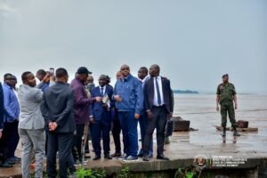 Bandundu : Félix Tshisekedi inspecte le port de l’ONATRA en vue de sa réhabilitation